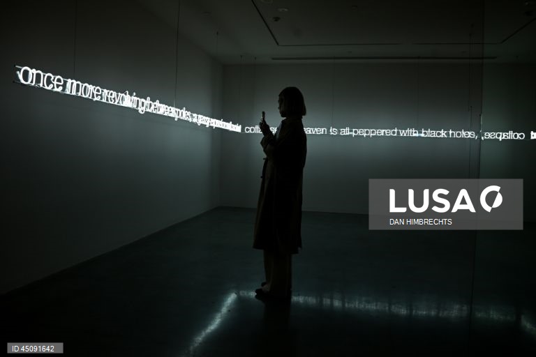 Austrália: Exposição de Cerith Wyn Evans no Museu de Arte Contemporânea em Sidnei