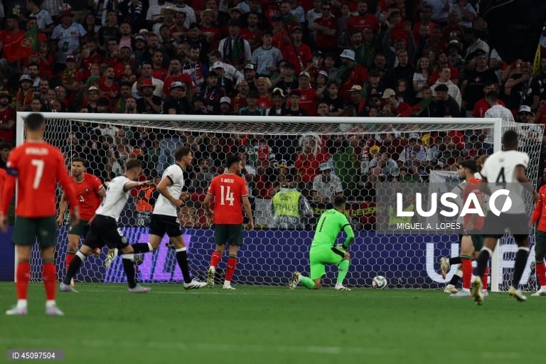 Portugal apurou-se hoje pela segunda vez para a final da Liga das Nações de futebol, ao vencer de virada a Alemanha por 2-1, em jogo das meias-finais disputado em Munique.