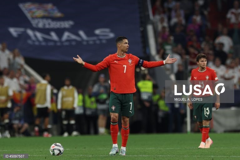 Portugal apurou-se hoje pela segunda vez para a final da Liga das Nações de futebol, ao vencer de virada a Alemanha por 2-1, em jogo das meias-finais disputado em Munique.