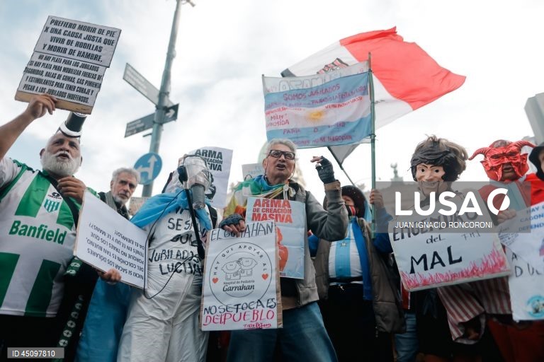 Argentina: Manifestação em Buenos Aires pelo aumento das reformas