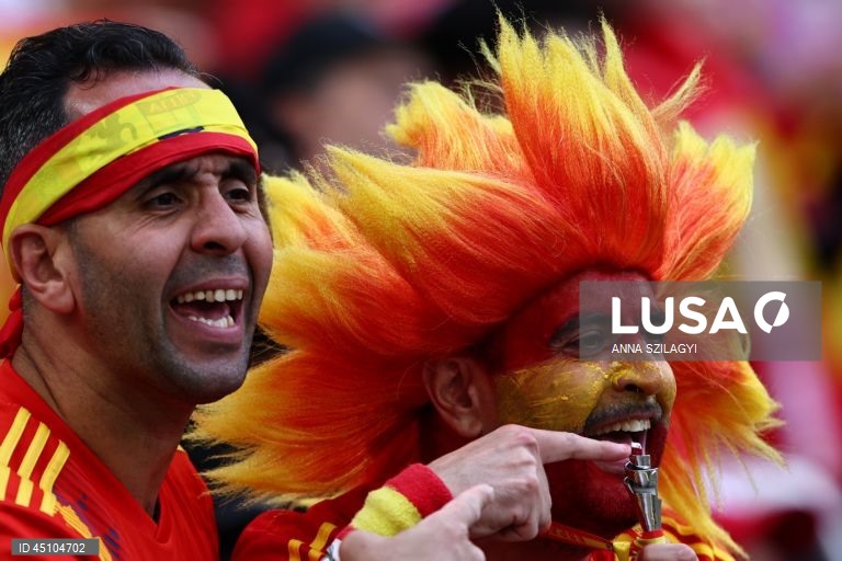 A detentora do título Espanha qualificou-se hoje para a final da quarta edição da Liga das Nações em futebol, marcando encontro para domingo com Portugal, ao vencer a França por 5-4, na segunda meia-final, em Estugarda, Alemanha.