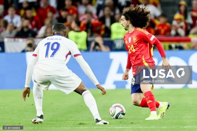 A detentora do título Espanha qualificou-se hoje para a final da quarta edição da Liga das Nações em futebol, marcando encontro para domingo com Portugal, ao vencer a França por 5-4, na segunda meia-final, em Estugarda, Alemanha.
