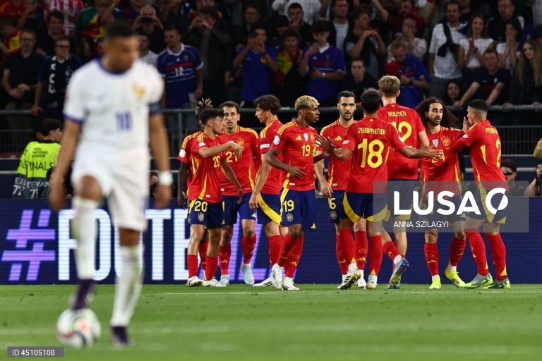A detentora do título Espanha qualificou-se hoje para a final da quarta edição da Liga das Nações em futebol, marcando encontro para domingo com Portugal, ao vencer a França por 5-4, na segunda meia-final, em Estugarda, Alemanha.