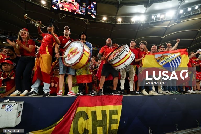 A detentora do título Espanha qualificou-se hoje para a final da quarta edição da Liga das Nações em futebol, marcando encontro para domingo com Portugal, ao vencer a França por 5-4, na segunda meia-final, em Estugarda, Alemanha.