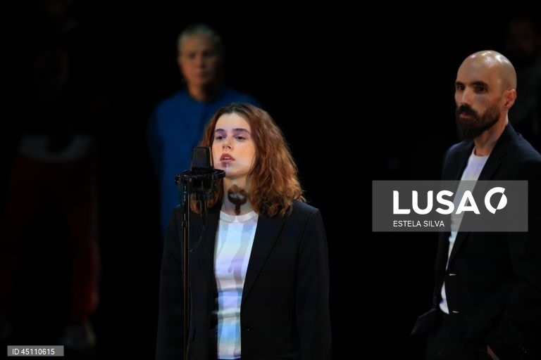 Ensaio de imprensa da peça “Babel” com encenação de Nuno Cardoso, que também assume a dramaturgia, a cenografia e os figurinos do espetáculo, no Teatro Carlos Alberto, no Porto, 06 de junho de 2025. A nova produção própria do Teatro Nacional São João parte do texto de Camões para refletir sobre a identidade portuguesa nos dias de hoje e estreia dia 10 de junho. ESTELA SILVA/LUSA
