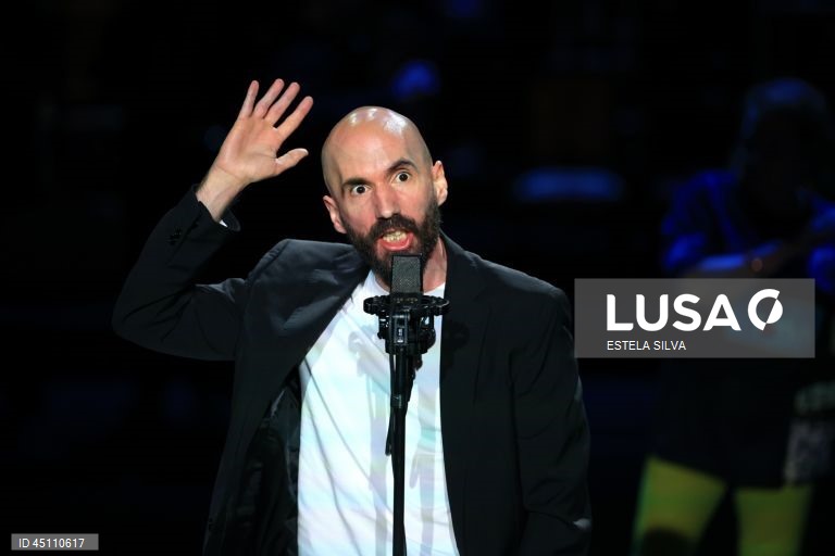 Ensaio de imprensa da peça “Babel” com encenação de Nuno Cardoso, que também assume a dramaturgia, a cenografia e os figurinos do espetáculo, no Teatro Carlos Alberto, no Porto, 06 de junho de 2025. A nova produção própria do Teatro Nacional São João parte do texto de Camões para refletir sobre a identidade portuguesa nos dias de hoje e estreia dia 10 de junho. ESTELA SILVA/LUSA
