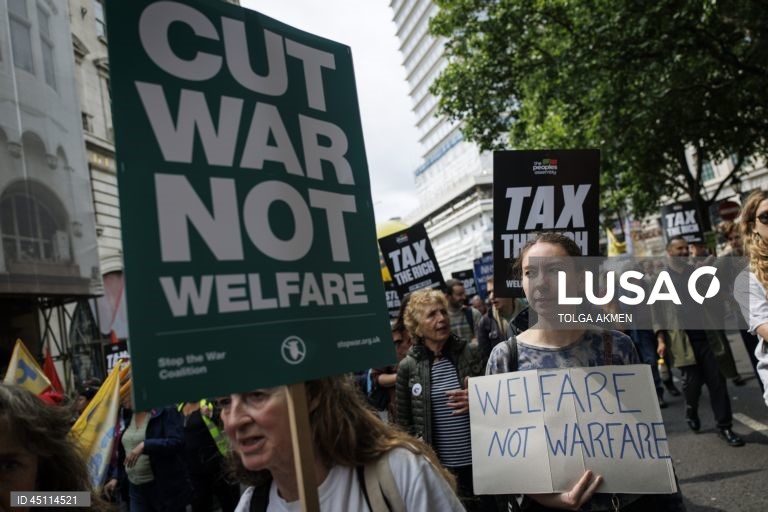 Londres: Marcha anti-austeridade contra cortes nas despesas públicas e reforma da segurança social