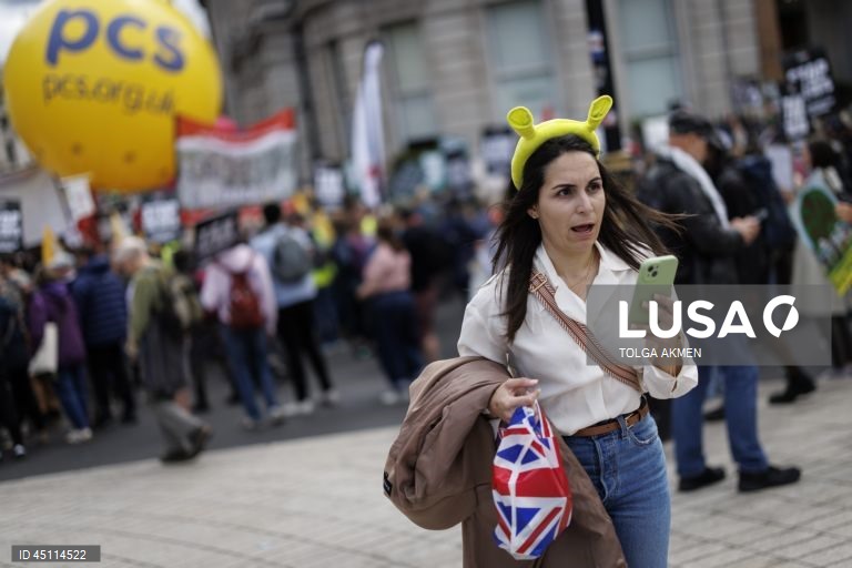 Londres: Marcha anti-austeridade contra cortes nas despesas públicas e reforma da segurança social