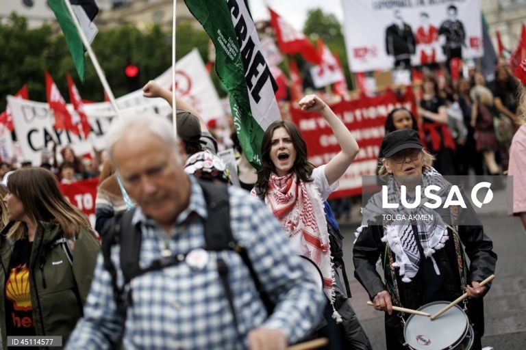 Londres: Marcha anti-austeridade contra cortes nas despesas públicas e reforma da segurança social