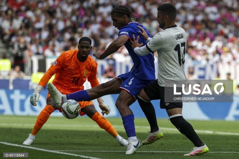A França, à boleia de Kylian Mbappé, com um golo e uma assistência, conquistou hoje o terceiro lugar na Liga das Nações de futebol, ao vencer a anfitriã Alemanha, por 2-0.