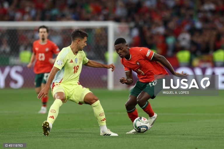 A seleção portuguesa conquistou hoje pela segunda vez a Liga das Nações de futebol, ao bater na final a Espanha por 5-3 no desempate por grandes penalidades, após 2-2 no final do tempo regulamentar e prolongamento.