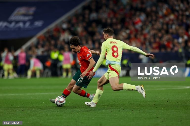 A seleção portuguesa conquistou hoje pela segunda vez a Liga das Nações de futebol, ao bater na final a Espanha por 5-3 no desempate por grandes penalidades, após 2-2 no final do tempo regulamentar e prolongamento.