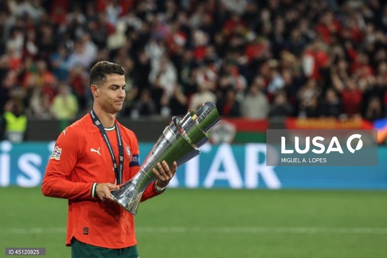 A seleção portuguesa conquistou hoje pela segunda vez a Liga das Nações de futebol, ao bater na final a Espanha por 5-3 no desempate por grandes penalidades, após 2-2 no final do tempo regulamentar e prolongamento.