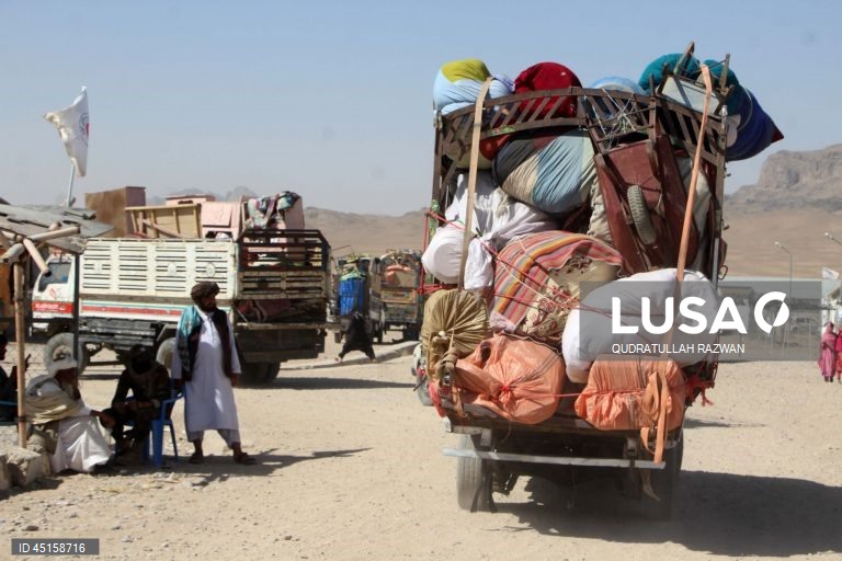 Afeganistão: Chegada de emigrantes deportados de países vizinhos