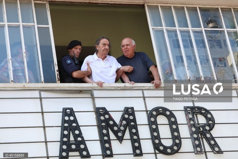 Concentração “Não queremos viver num país do medo” junto ao Teatro "A Barraca"
