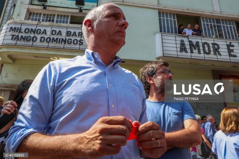 Concentração “Não queremos viver num país do medo” junto ao Teatro "A Barraca"
