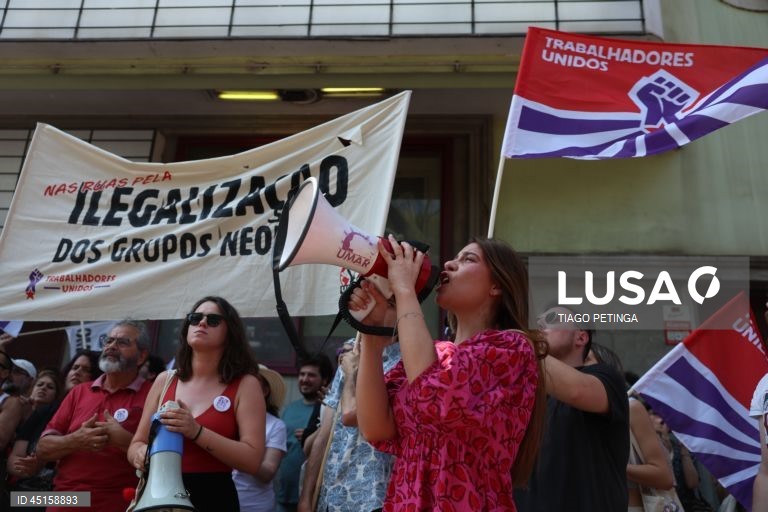 Concentração “Não queremos viver num país do medo” junto ao Teatro "A Barraca"
