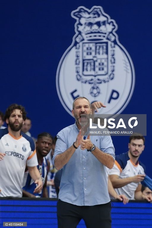 Benfica tetracampeão de basquetebol ao vencer FC Porto no Dragão Arena