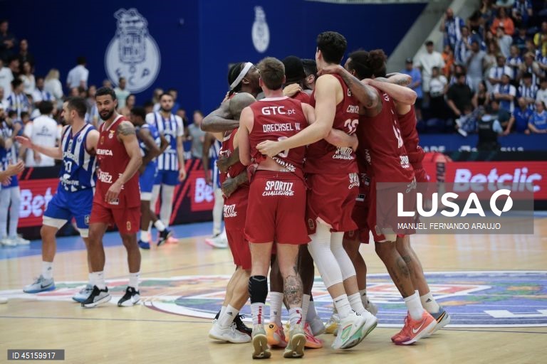 Benfica tetracampeão de basquetebol ao vencer FC Porto no Dragão Arena