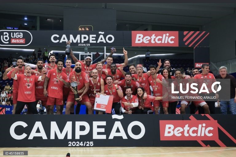 Benfica tetracampeão de basquetebol ao vencer FC Porto no Dragão Arena