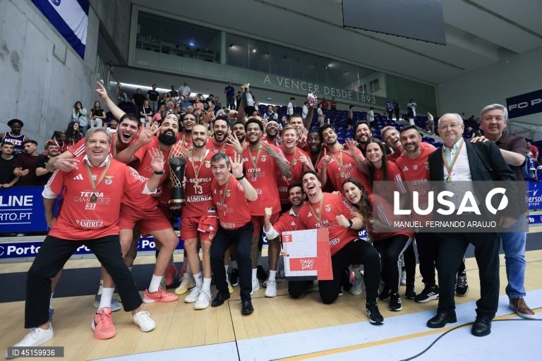 Benfica tetracampeão de basquetebol ao vencer FC Porto no Dragão Arena