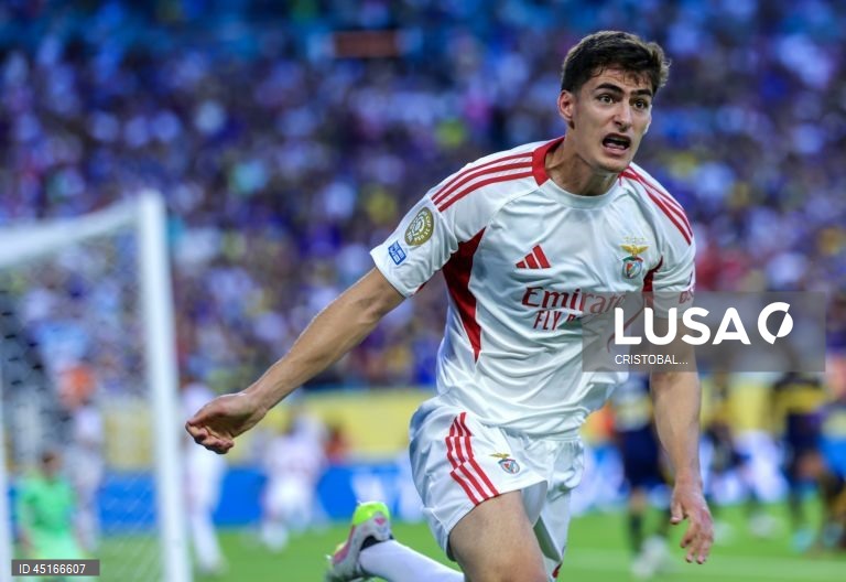 O Benfica estreou-se na segunda-feira com um empate a dois face aos argentinos do Boca Juniors no renovado Mundial de clubes de futebol, em encontro da primeira jornada do Grupo C, disputado em Miami Gardens, nos Estados Unidos.