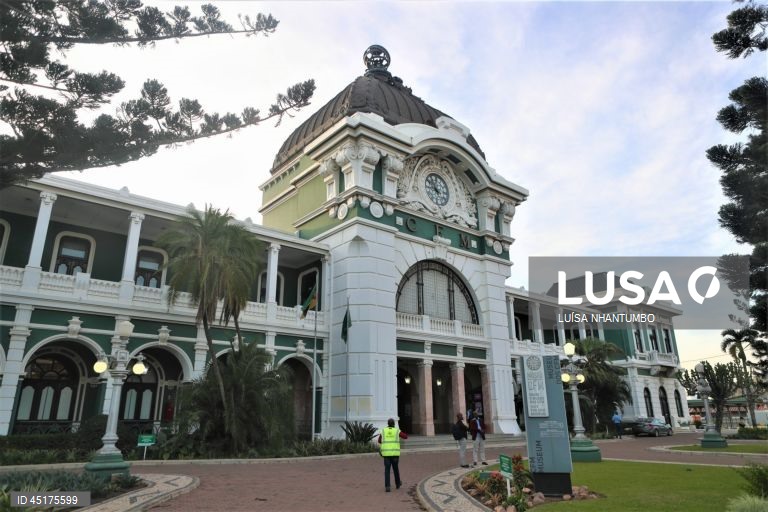 Museu dos Caminhos de Ferro de Moçambique, Maputo, Moçambique, 21 de maio de 2025. Há mais de cem anos que a emblemática Estação Central de Maputo marca o ritmo da capital moçambicana, mas o futuro passa cada vez mais por ser museu, menos por sítio onde apenas se apanha o comboio. (ACOMPANHA TEXTO DA LUSA DE 19-06-2025) LUÍSA NHANTUMBO/LUSA