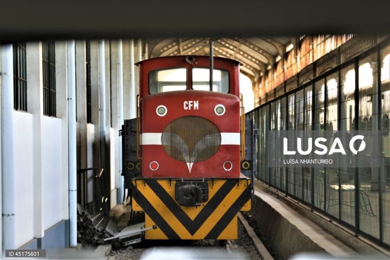 Museu dos Caminhos de Ferro de Moçambique, Maputo, Moçambique, 21 de maio de 2025. Há mais de cem anos que a emblemática Estação Central de Maputo marca o ritmo da capital moçambicana, mas o futuro passa cada vez mais por ser museu, menos por sítio onde apenas se apanha o comboio. (ACOMPANHA TEXTO DA LUSA DE 19-06-2025) LUÍSA NHANTUMBO/LUSA
