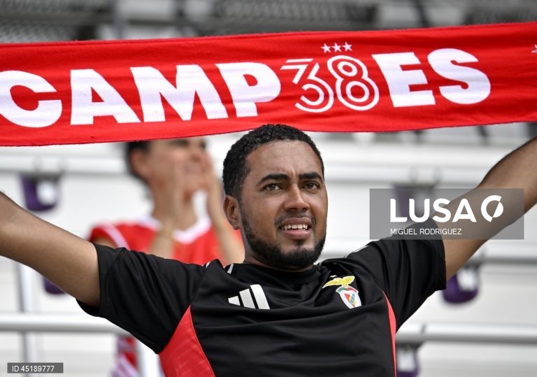 O Benfica goleou hoje os neozelandeses do Auckland City por 6-0, assumindo, à condição, a liderança do Grupo C do Mundial de clubes de futebol, em encontro disputado em Orlando, nos Estados Unidos.