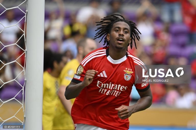 O Benfica goleou hoje os neozelandeses do Auckland City por 6-0, assumindo, à condição, a liderança do Grupo C do Mundial de clubes de futebol, em encontro disputado em Orlando, nos Estados Unidos.