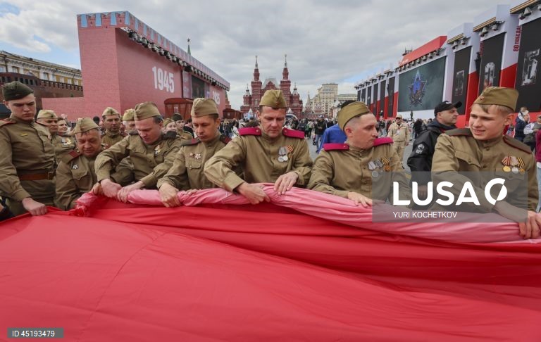 Museu ao ar livre dedicado ao 80º aniversário do Desfile da Vitória na Praça Vermelha em Moscovo.
