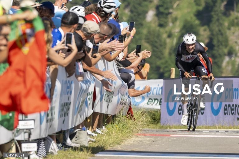 O ciclista português João Almeida (UAE Emirates) venceu hoje a Volta à Suíça, ao triunfar na oitava e última etapa em cronoescalada, em que anulou a diferença de 33 segundos para o então líder, o francês Kévin Vauquelin (Arkéa-B&B Hotels).