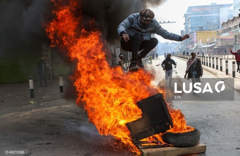 Quénia: Manifestação marca o aniversário do movimento de protesto da Geração Z em Nairobi