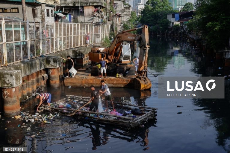 O presidente da Câmara de Manila ordenou a intensificação da recolha de resíduos e das operações de limpeza dos cursos de água, canais e zonas povoadas, depois de ter declarado uma emergência sanitária logo na sua primeira semana como chefe da cidade recém-eleito.  