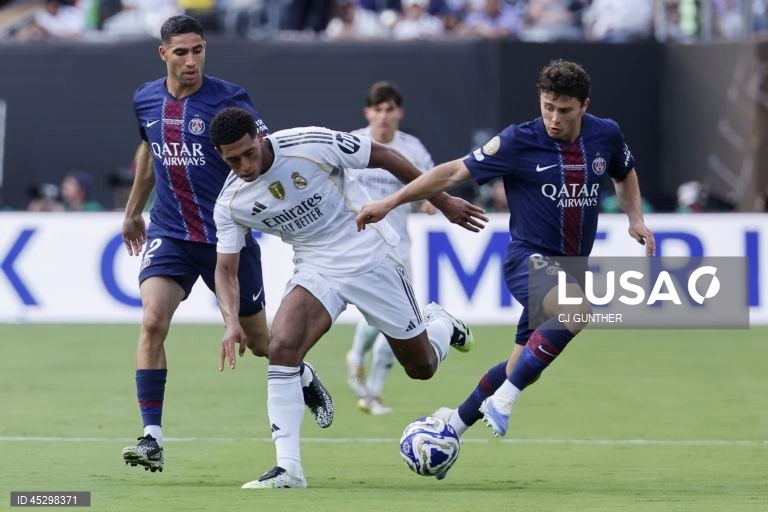 Os franceses do Paris Saint-Germain, campeões europeus em título, qualificaram-se hoje para a final do renovado Mundial de clubes de futebol, ao golear os espanhóis do Real Madrid por 4-0, marcando encontro com Chelsea.