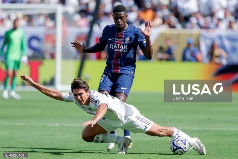 Os franceses do Paris Saint-Germain, campeões europeus em título, qualificaram-se hoje para a final do renovado Mundial de clubes de futebol, ao golear os espanhóis do Real Madrid por 4-0, marcando encontro com Chelsea.