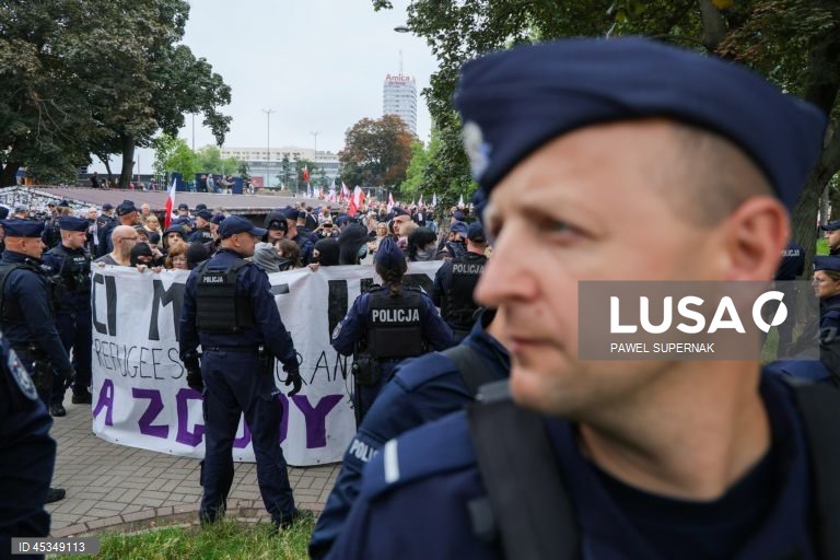 Polónia: Extrema-direita organiza protestos anti-imigração.