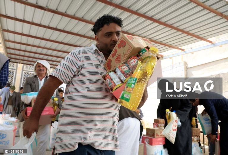 Iémen: Distribuição de ajuda humanitária em Saná