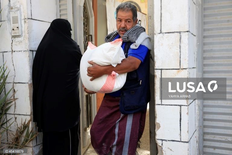 Iémen: Distribuição de ajuda humanitária em Saná