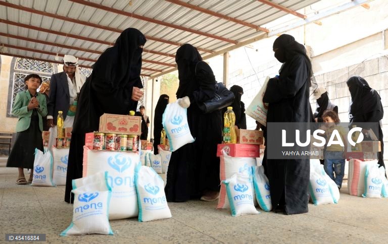 Iémen: Distribuição de ajuda humanitária em Saná