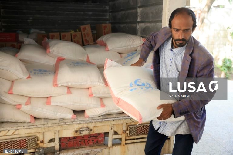 Iémen: Distribuição de ajuda humanitária em Saná