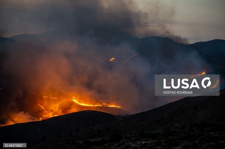 Incêndios florestais na ilha grega de Quios