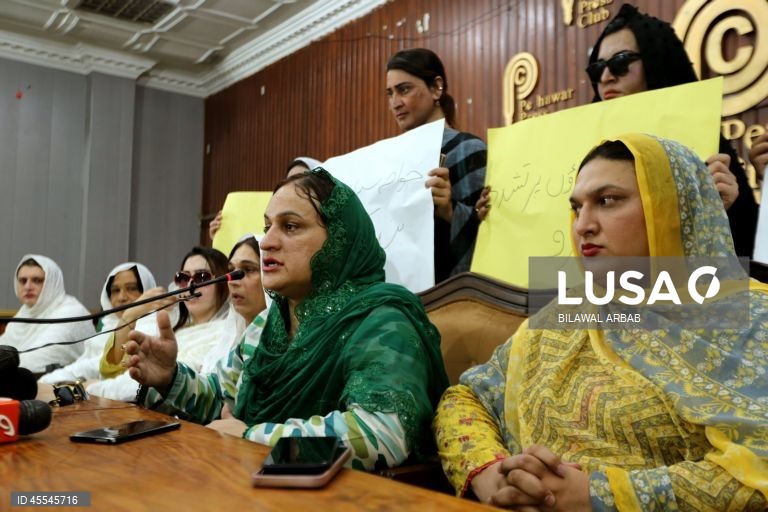 Paquistão: Protesto de transexuais em Peshawar