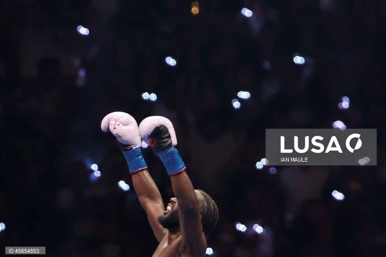 Terence Crawford, dos Estados Unidos, ganhou após a luta pelo título mundial dos supermédios contra Canelo Alvarez, do México, em Las Vegas, Nevada, EUA.