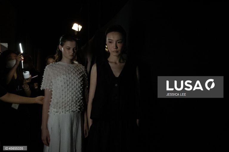 Bastidores da Semana da Moda da China 2025, em Pequim, China. O evento decorre de 5 a 14 de setembro de 2025. 