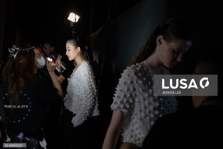 Bastidores da Semana da Moda da China 2025, em Pequim, China. O evento decorre de 5 a 14 de setembro de 2025. 