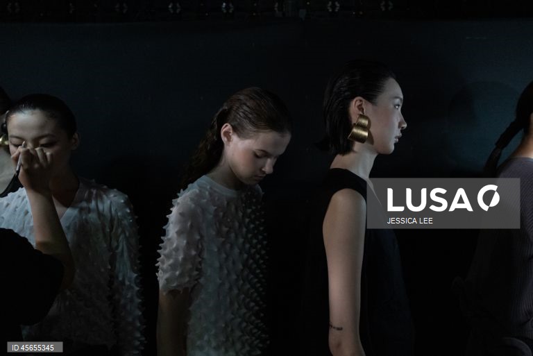 Bastidores da Semana da Moda da China 2025, em Pequim, China. O evento decorre de 5 a 14 de setembro de 2025. 