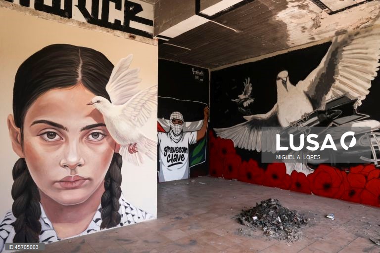 Visita à Red Zone Gallery, uma "galeria" de arte pública dedicada à Palestina, que está a ser criada num espaço abandonado na Póvoa de Santo Iria, 17 de setembro de 2025. (ACOMPANHA TEXTO DE 26 DE SETEMBRO DE 2025). MIGUEL A. LOPES/LUSA