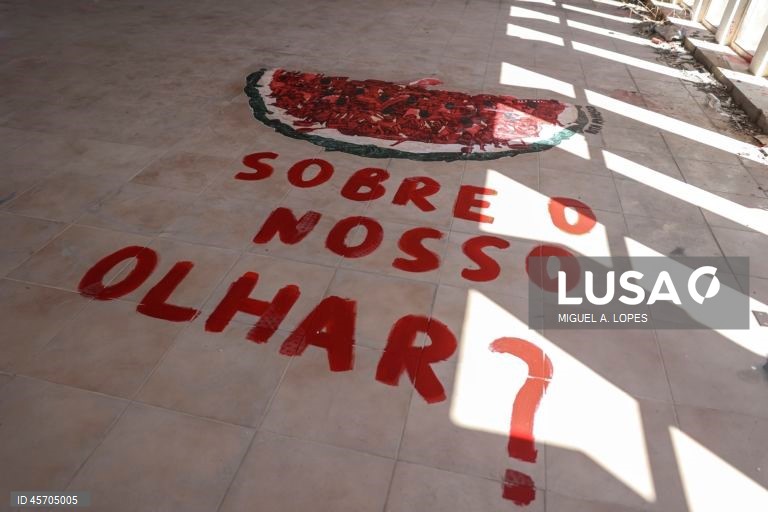 Visita à Red Zone Gallery, uma "galeria" de arte pública dedicada à Palestina, que está a ser criada num espaço abandonado na Póvoa de Santo Iria, 17 de setembro de 2025. (ACOMPANHA TEXTO DE 26 DE SETEMBRO DE 2025). MIGUEL A. LOPES/LUSA