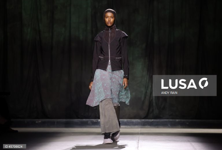 London Fashion Week SS26 - Desfile Charlie Constantinou